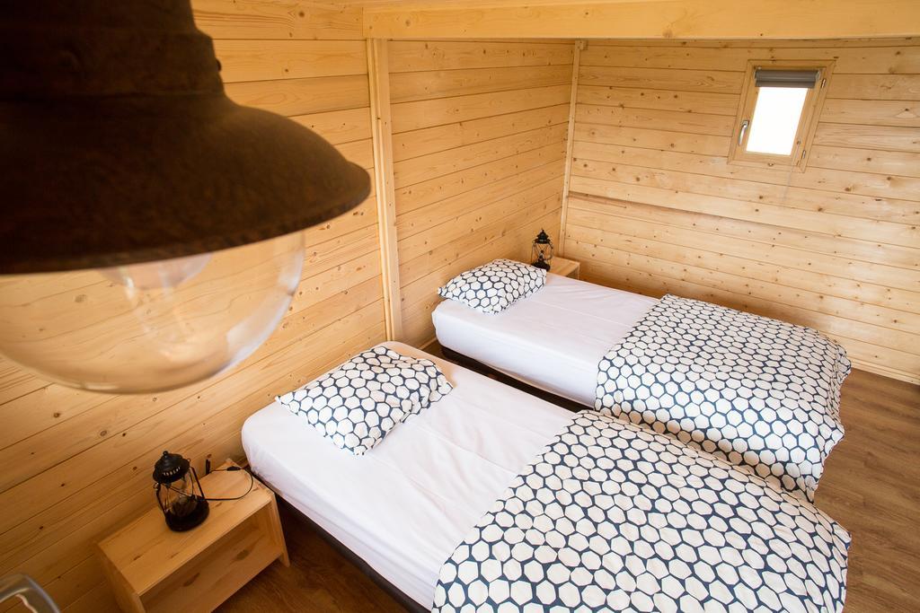 Standard Twin Room with Shared Bathroom,464717532:JPEG